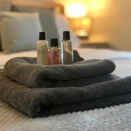 Modern Cosy Warm Home With Free Parking 첼름스퍼드 외부 사진