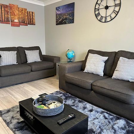 Modern Cosy Warm Home With Free Parking 첼름스퍼드 외부 사진
