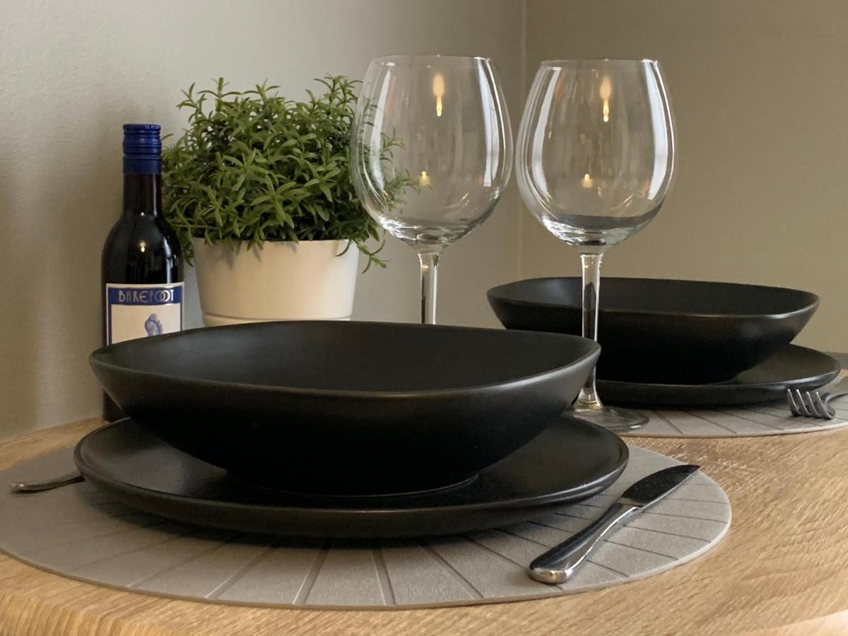 Modern Cosy Warm Home With Free Parking 첼름스퍼드 외부 사진